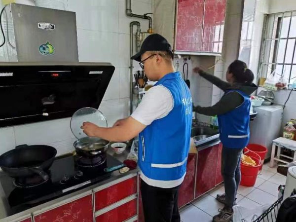kaiyun云开体育 济阳街谈财工街社区开展暖心帮扶进家门 网格工作显温存